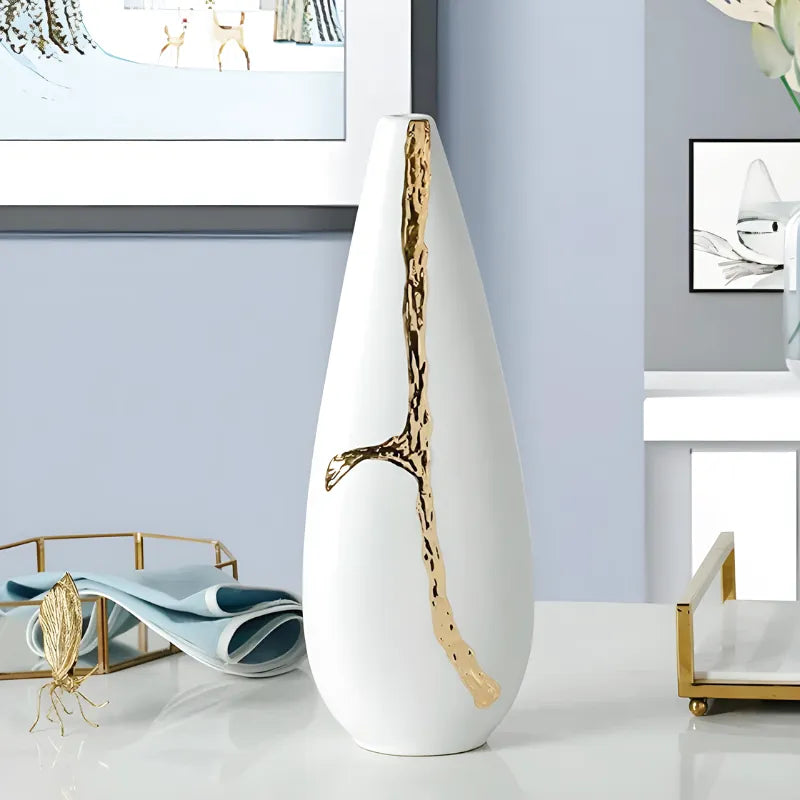 Vase Décoratif Blanc en Céramique | Design Nordique & Détail Doré Sculptural - Maison Vase