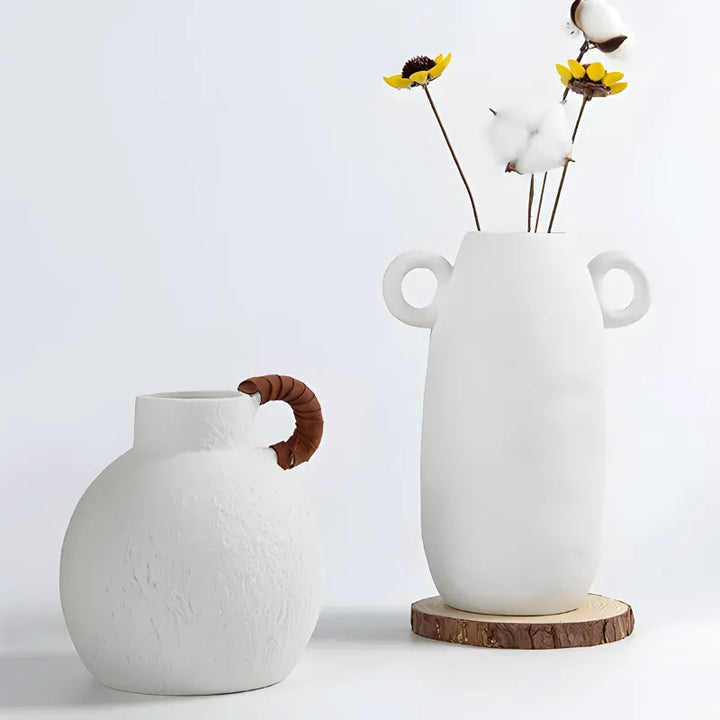 Vase en Céramique Bohème Blanc | Texture Rugueuse et Poignée Design - Maison Vase