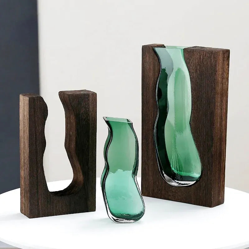 Vase en Verre Sculpté et Bois Massif | L’Élégance du Style Chinois - Maison Vase