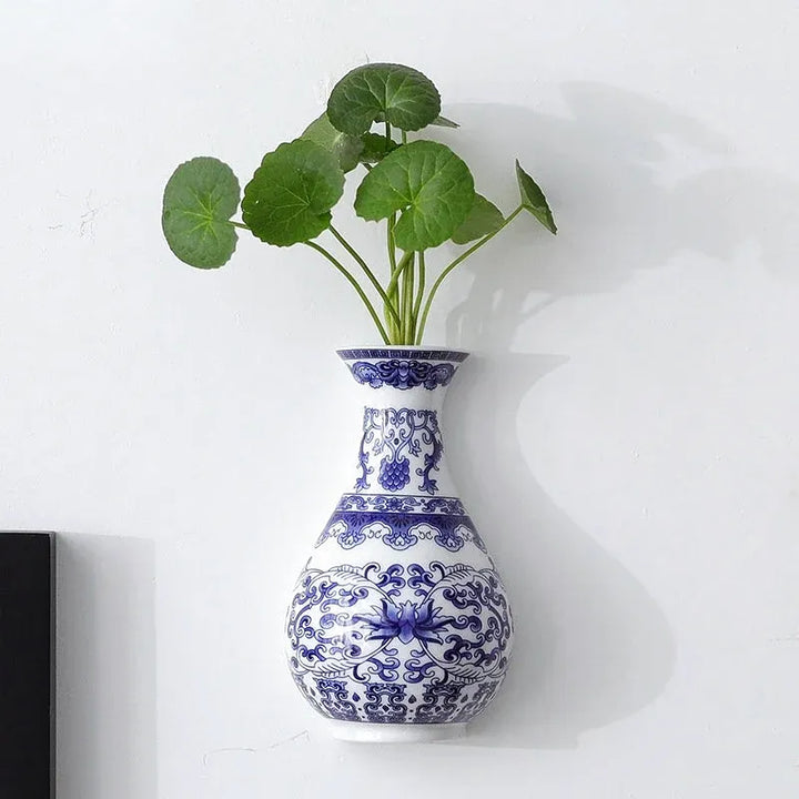 Vase Mural Chinois en Porcelaine Bleu et Blanc | L’Élégance Vintage - Maison Vase
